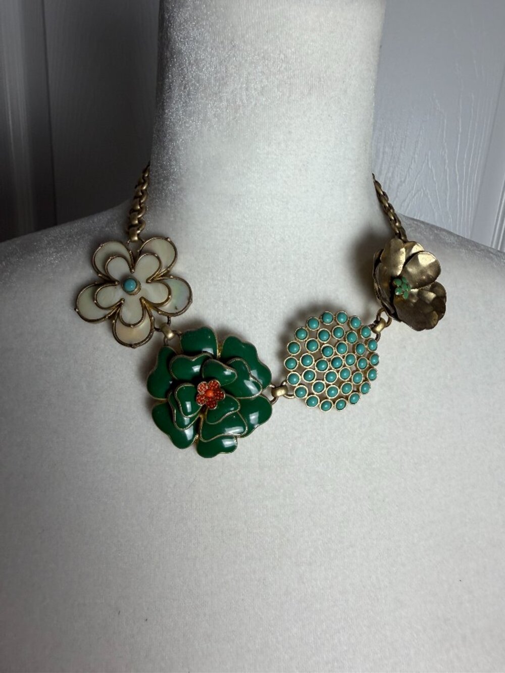 Stella & Dot Happy Flowers Green & White Enamel Statement Necklace